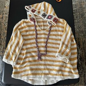 BKE lightweight knit hoodie with flower crocheted detailing, size Medium